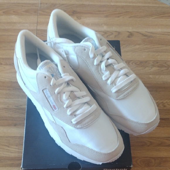 Men's Reebok Classic White and Tan FV1593 Running Shoes - Picture 1 of 9